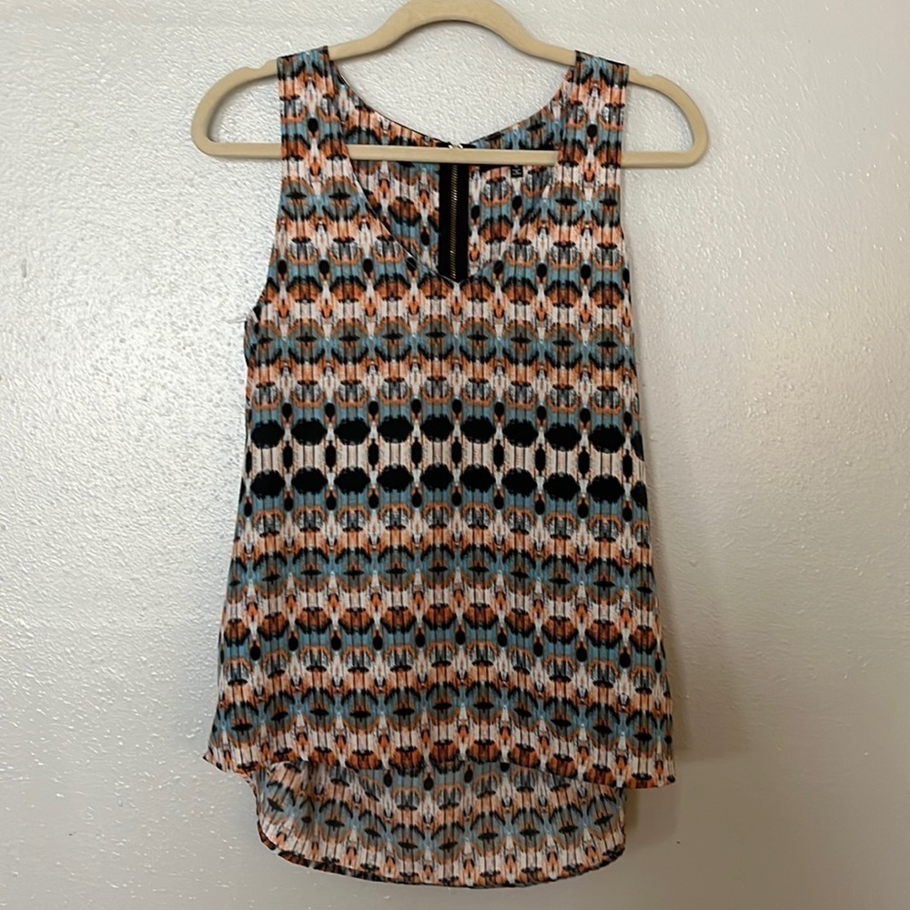 19 Cooper lightweight sleeveless blouse. Size Medium